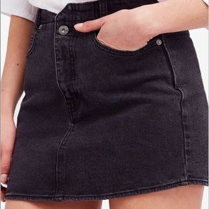 ALL THAT MINI SKIRT. (Free people) BLACK